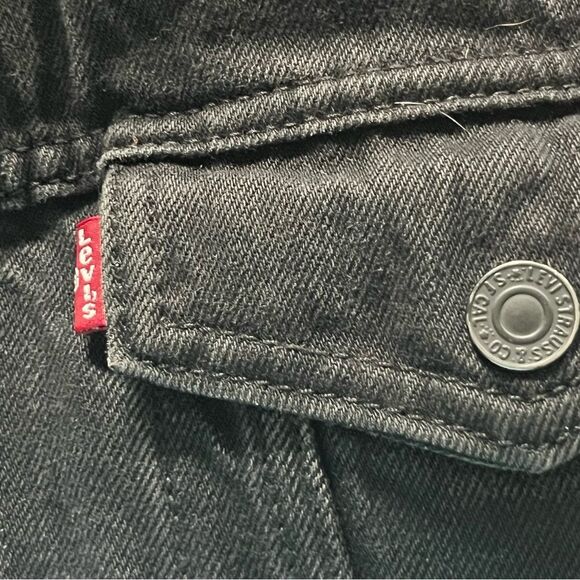 Levi's Denim Jacket Sherpa Lining and Collar Size Medium Black Wash - Picture 4 of 7